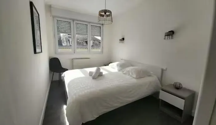 En Centre Apartment *
